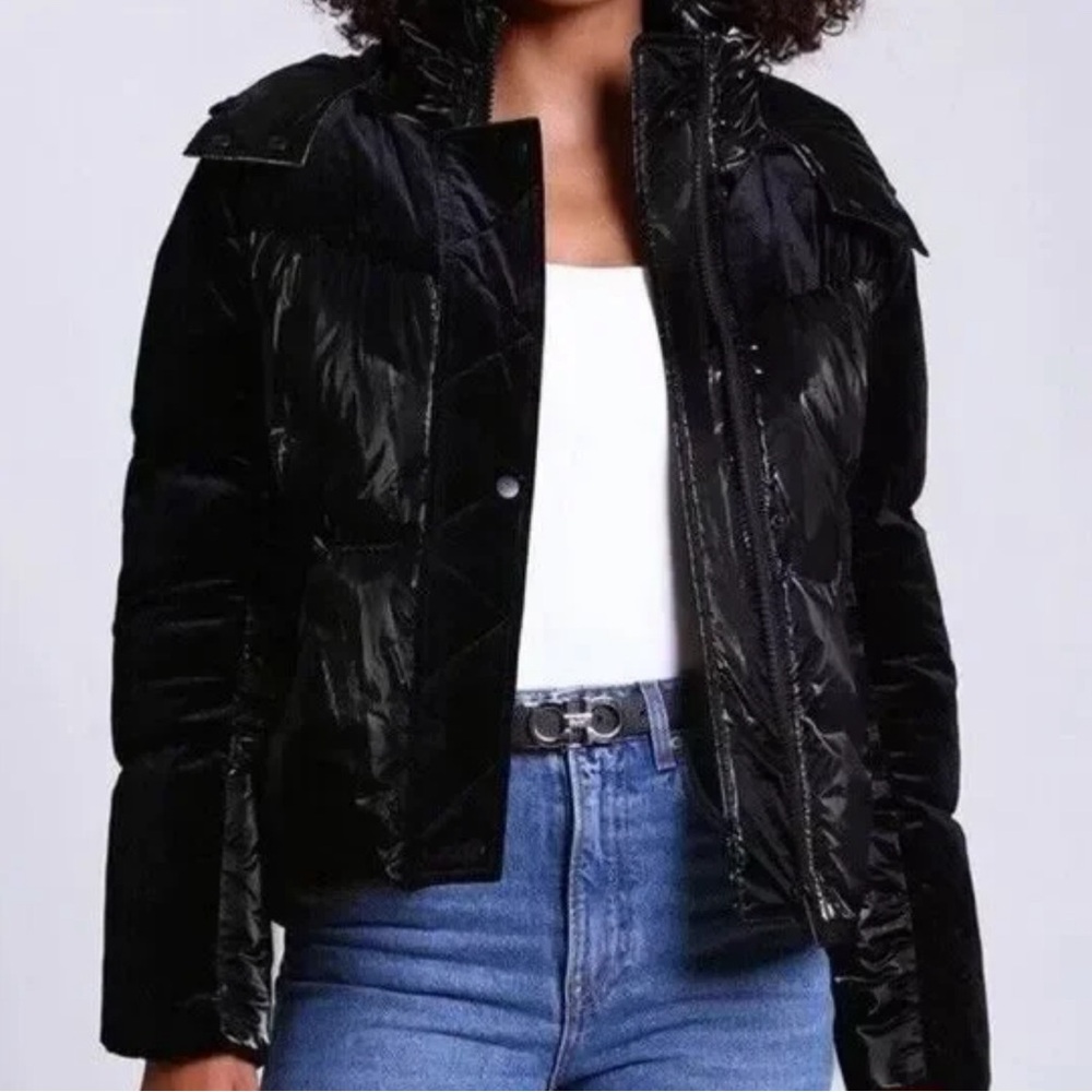 Black Puffer jacket with shiny and velvet combo finish